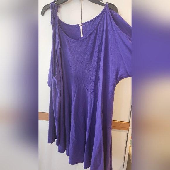 FREE PEOPLE. Size S/P.  Cold-Shoulder Purple Long-Sleeve Tunic Swing Dress. $18 - Picture 4 of 16